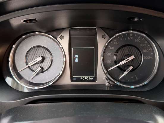 TOYOTA-HILUX-2.8 D-4D TURBO DIESEL CD SRX 4X4 AUTOMÁTICO TOYOTA-HILUX-2023