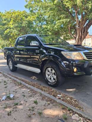 TOYOTA-HILUX-2014