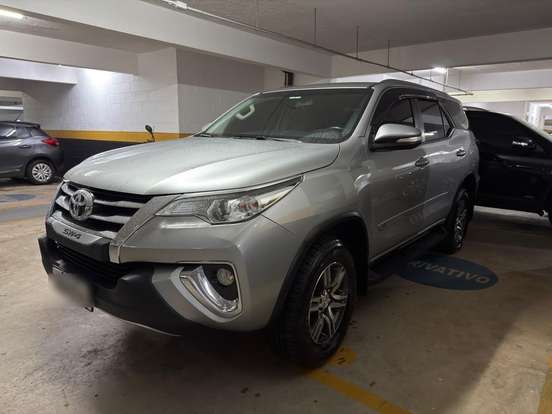TOYOTA-HILUX SW4-2.7 SR 7 LUGARES 4X2 16V FLEX 4P AUTOMÁTICO TOYOTA-HILUX SW4-2017