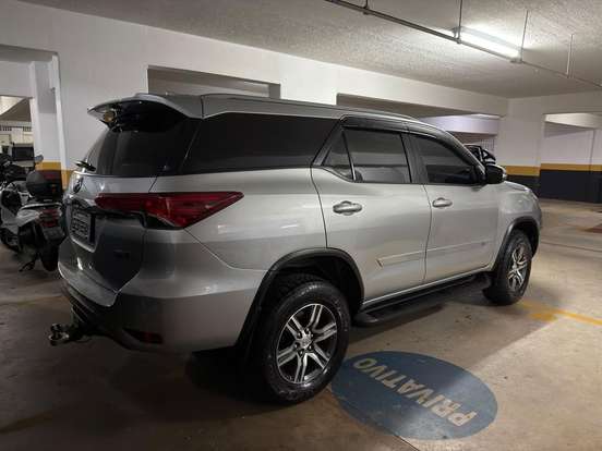 TOYOTA-HILUX SW4-2.7 SR 7 LUGARES 4X2 16V FLEX 4P AUTOMÁTICO TOYOTA-HILUX SW4-2017