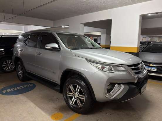 TOYOTA-HILUX SW4-2.7 SR 7 LUGARES 4X2 16V FLEX 4P AUTOMÁTICO TOYOTA-HILUX SW4-2017