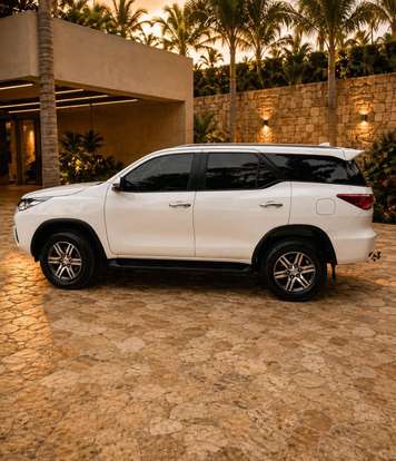 TOYOTA-HILUX SW4-2.7 SRV 7 LUGARES 4X2 16V FLEX 4P AUTOMÁTICO TOYOTA-HILUX SW4-2018