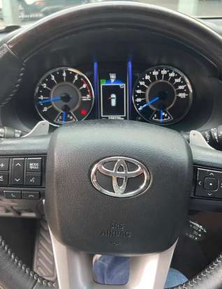 TOYOTA-HILUX SW4-2018