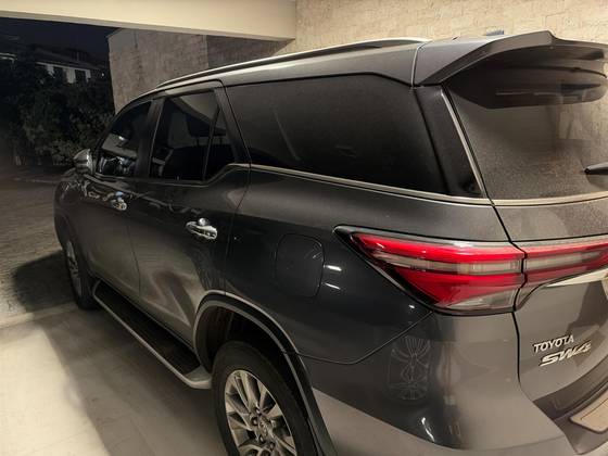 TOYOTA HILUX SW4 2.8 D-4D TURBO DIESEL SRX 7L 4X4 AUTOMÁTICO