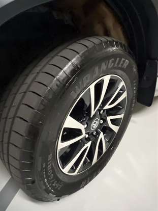 TOYOTA-HILUX SW4-2023