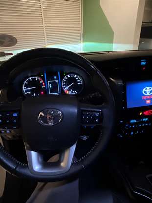 TOYOTA-HILUX SW4-2023