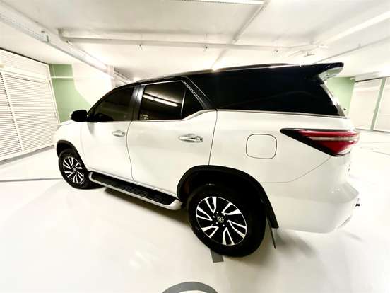 TOYOTA-HILUX SW4-2.8 D-4D TURBO DIESEL SRX 7L 4X4 AUTOMÁTICO TOYOTA-HILUX SW4-2023