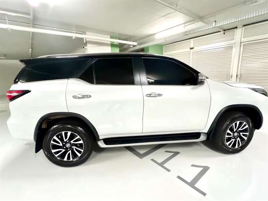 TOYOTA-HILUX SW4-2.8 D-4D TURBO DIESEL SRX 7L 4X4 AUTOMÁTICO TOYOTA-HILUX SW4-2023