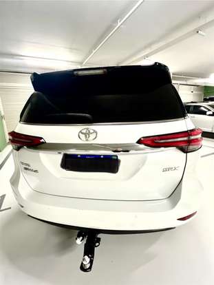 TOYOTA-HILUX SW4-2023