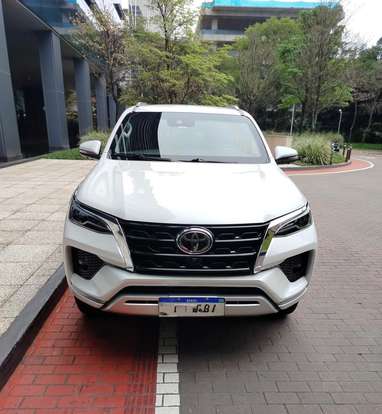 TOYOTA-HILUX SW4-2023