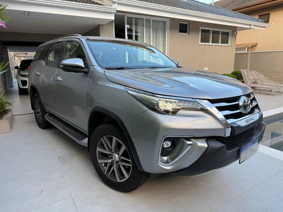 TOYOTA HILUX SW4 2.8 SRX 4X4 16V TURBO INTERCOOLER DIESEL 4P AUTOMÁTICO
