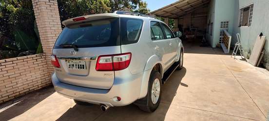 TOYOTA-HILUX SW4-2009