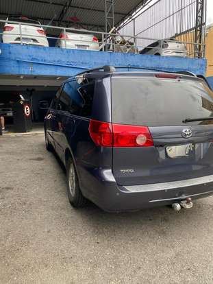 TOYOTA-SIENNA-2007