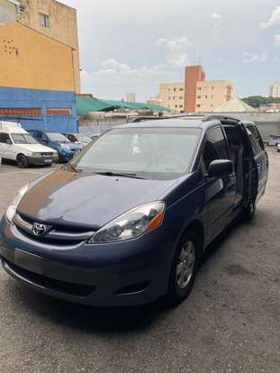 TOYOTA-SIENNA-2007