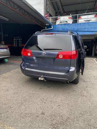TOYOTA-SIENNA-2007