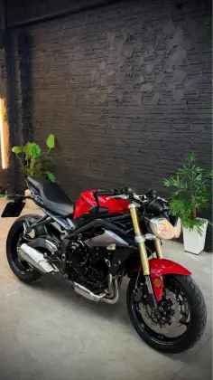 TRIUMPH STREET TRIPLE 675 ABS 