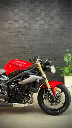 TRIUMPH-STREET TRIPLE 675 ABS-2015