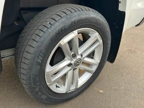 VOLKSWAGEN-AMAROK-2015