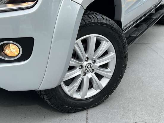 VOLKSWAGEN-AMAROK-2012