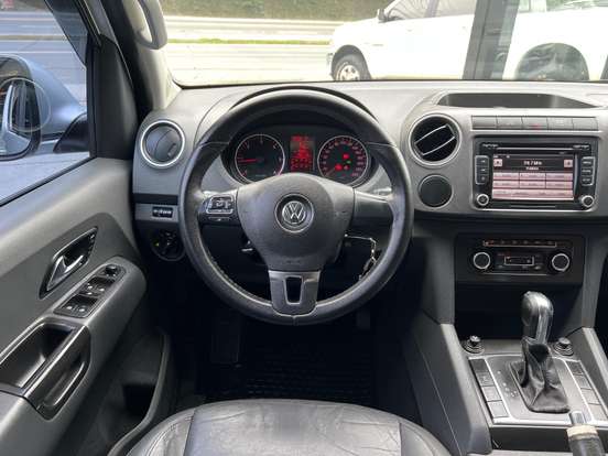VOLKSWAGEN-AMAROK-2012
