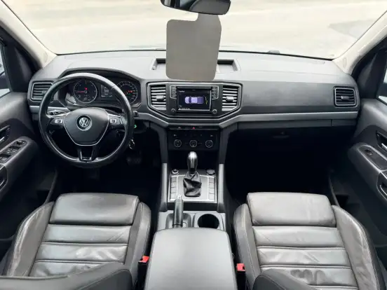 VOLKSWAGEN-AMAROK-2021