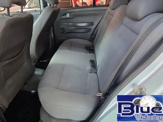 VOLKSWAGEN-FOX-1.0 MI 8V FLEX 4P MANUAL VOLKSWAGEN-FOX-2009