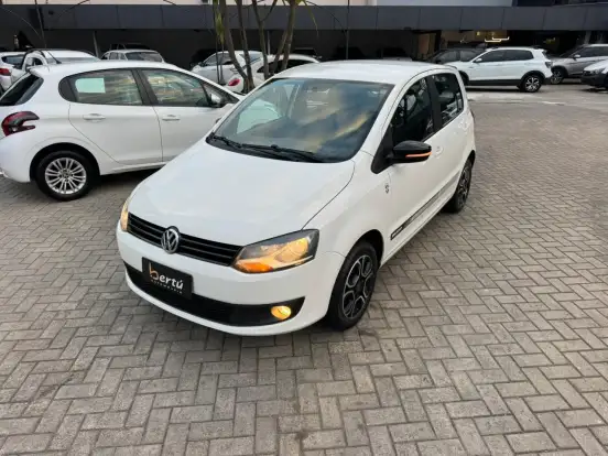VOLKSWAGEN-FOX-1.0 MI SELEÇÃO 8V FLEX 4P MANUAL VOLKSWAGEN-FOX-2014