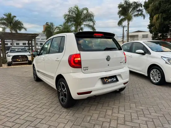 VOLKSWAGEN-FOX-1.0 MI SELEÇÃO 8V FLEX 4P MANUAL VOLKSWAGEN-FOX-2014