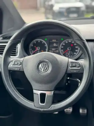 VOLKSWAGEN-FOX-1.0 MI SELEÇÃO 8V FLEX 4P MANUAL VOLKSWAGEN-FOX-2014