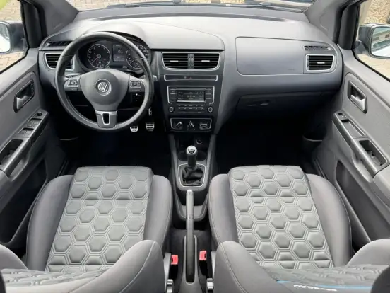 VOLKSWAGEN-FOX-2014