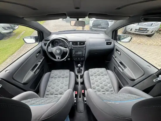 VOLKSWAGEN-FOX-1.0 MI SELEÇÃO 8V FLEX 4P MANUAL VOLKSWAGEN-FOX-2014