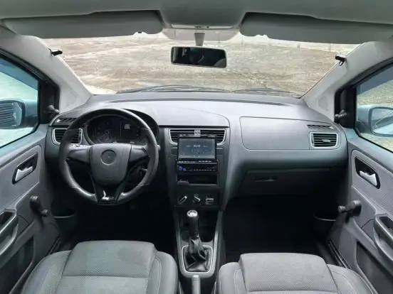 VOLKSWAGEN-FOX-2010