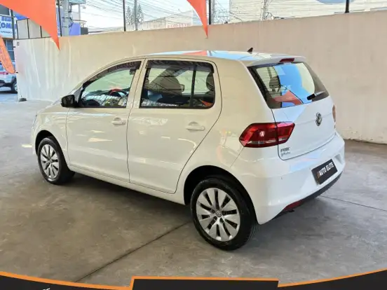 VOLKSWAGEN-FOX-1.0 MPI TRENDLINE 12V FLEX 4P MANUAL VOLKSWAGEN-FOX-2015