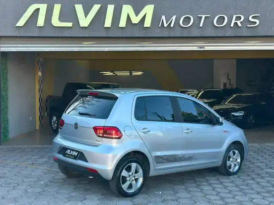 VOLKSWAGEN-FOX-2015