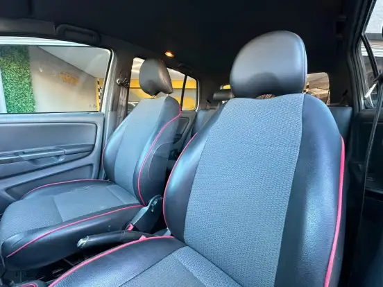VOLKSWAGEN-FOX-2015
