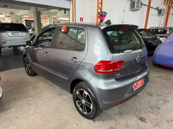 VOLKSWAGEN-FOX-2017