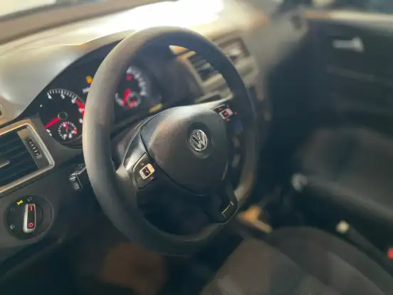 VOLKSWAGEN-FOX-2021