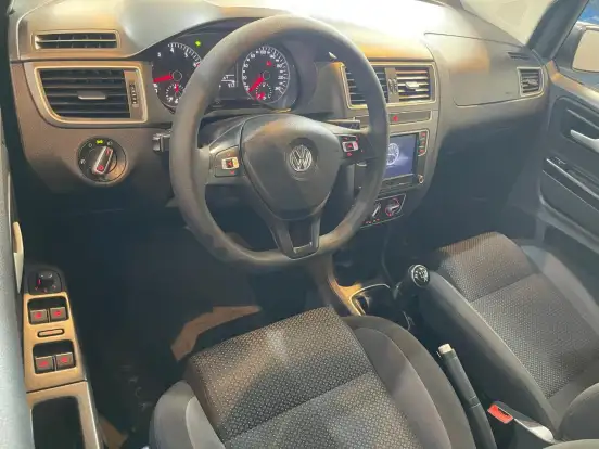 VOLKSWAGEN-FOX-2021