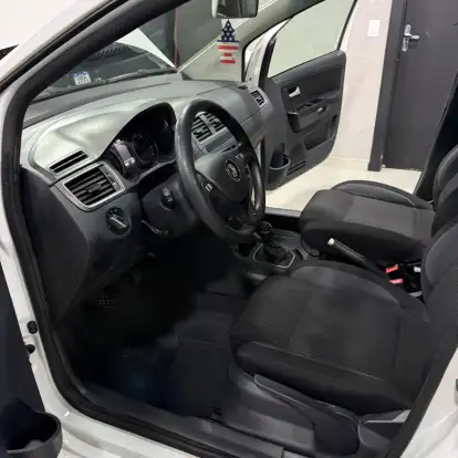 VOLKSWAGEN-FOX-2018