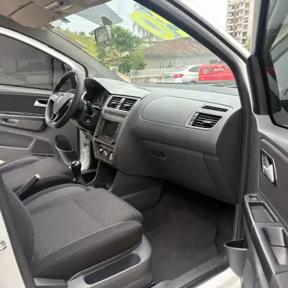 VOLKSWAGEN-FOX-2019