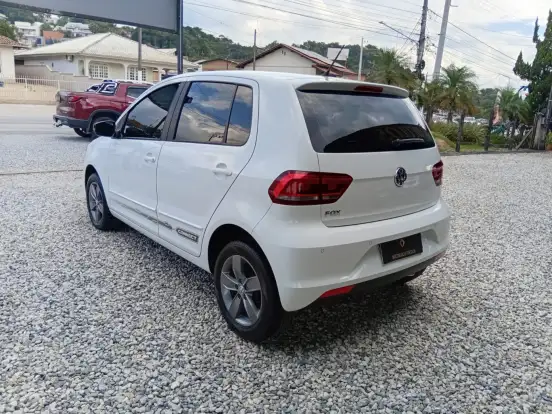 VOLKSWAGEN-FOX-2019