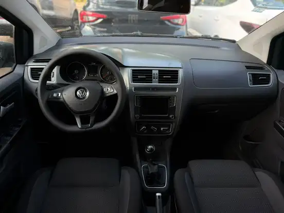 VOLKSWAGEN-FOX-2018