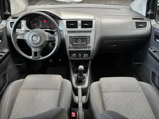 VOLKSWAGEN-FOX-2014