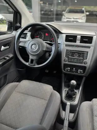VOLKSWAGEN-FOX-2014