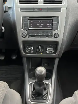 VOLKSWAGEN-FOX-2014