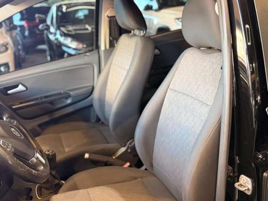 VOLKSWAGEN-FOX-2014