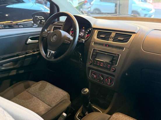 VOLKSWAGEN-FOX-2014