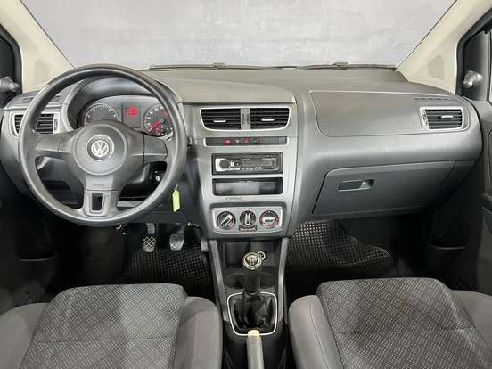 VOLKSWAGEN-FOX-2013
