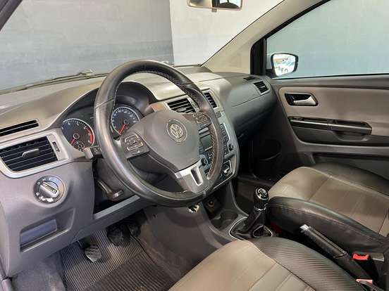 VOLKSWAGEN-FOX-1.0 MI COMFORTLINE 8V FLEX 4P MANUAL VOLKSWAGEN-FOX-2014