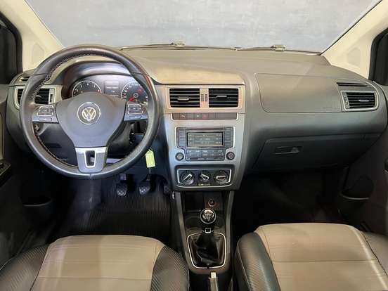 VOLKSWAGEN-FOX-2014